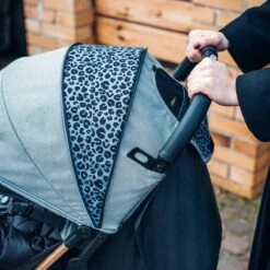 MoMi Wandelwagen - Compacte Lichtgewicht Buggy - Estelle Dakar Met XXL Wielen & Zonnekap - Leopard - Grijs-Goud (geschikt Van 6mnd - 22kg) 32 MoMi Wandelwagen - Compacte Lichtgewicht Buggy - Estelle Dakar Met XXL Wielen & Zonnekap - Leopard - Grijs-Goud (geschikt Van 6mnd - 22kg) -Auto Zit Verkoop 1200x1200 155