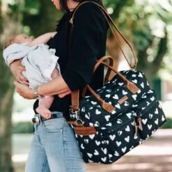 Kidzroom Black And White Luiertas - Zwart - Ophanglussen Kinderwagen - Verschoonmatje - Verstelbare Schouderband -Auto Zit Verkoop 1200x1200 389