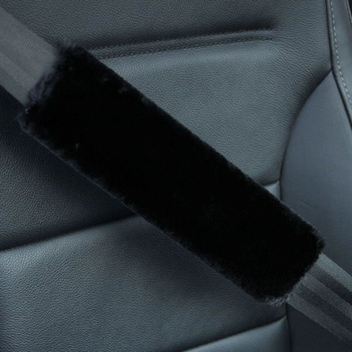 Hazlö Luxe Gordelhoezen - Extra Zacht - Schouderhoezen - Gordelkussen - Auto Gordel Beschermer - Gordel Beschermer - Gordelhoes - 2 Stuks - Zwart 7 Hazlö Luxe Gordelhoezen - Extra Zacht - Schouderhoezen - Gordelkussen - Auto Gordel Beschermer - Gordel Beschermer - Gordelhoes - 2 Stuks - Zwart - Afbeelding 5