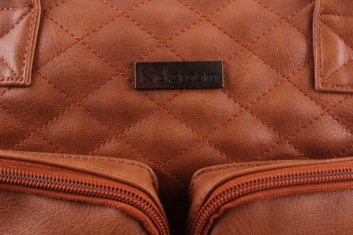 Kidzroom Vision Of Love Luiertas - Bruin - Verschoonmatje - Versteldbare Schouderband 19 Kidzroom Vision Of Love Luiertas - Bruin - Verschoonmatje - Versteldbare Schouderband - Afbeelding 17