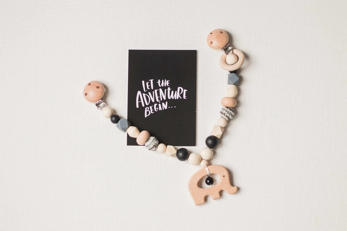 Wagenspanner Olifant - Musthave 2021 - Baby Wagenspanner Hout - Vrolijke Kinderwagenspanner - Eenvoudig Te Bevestigen - Kraamcadeau Voor Jongens En Meisjes - Baby Cadeau 8 Wagenspanner Olifant - Musthave 2021 - Baby Wagenspanner Hout - Vrolijke Kinderwagenspanner - Eenvoudig Te Bevestigen - Kraamcadeau Voor Jongens En Meisjes - Baby Cadeau - Afbeelding 6