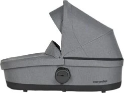 Easywalker Harvey 3 / Harvey³ Voordeelset Bestaande Uit Kinderwagen, Reiswieg, Voetenzak, Regenhoes Voor Zitting En Reiswieg, Hoes Voor De Reiswiegmatras - Kleur Fossil Grey -Auto Zit Verkoop 1200x898 7