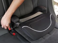 Zitverhoger Auto - Stoelverhoger - Autostoel - Booster - Zwart -Auto Zit Verkoop 1200x900