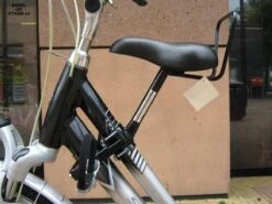 Zadel Op Stang Model 3 Kinderzitje Voor Damesfiets Met Dubbele Stang Met Dikke Onderbuis - Nooit Meer Zwaar Sturen -Auto Zit Verkoop 1200x900 48