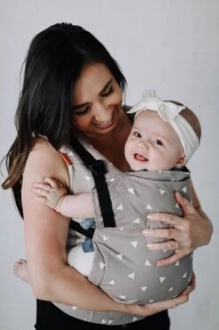 Tula Free-to-Grow Ergonomische Draagzak Baby – Sleepy Dust -Auto Zit Verkoop 799x1200 29