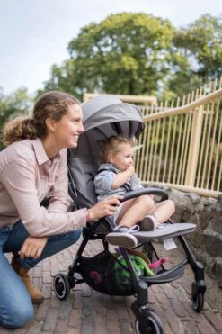 Hamilton By Yoop X1 Plus Buggy – Nieuw, Hoger, Uitgebreider 2023 Model – Premium Stroller Met One Hand Folding Technologie – Grijs – Lichte, Verstelbare En Wendbare Kinderwagen Met Vele Gemakken -Auto Zit Verkoop 800x1200 149