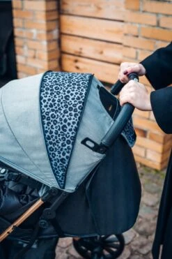 MoMi Wandelwagen - Compacte Lichtgewicht Buggy - Estelle Dakar Met XXL Wielen & Zonnekap - Leopard - Grijs-Goud (geschikt Van 6mnd - 22kg) 40 MoMi Wandelwagen - Compacte Lichtgewicht Buggy - Estelle Dakar Met XXL Wielen & Zonnekap - Leopard - Grijs-Goud (geschikt Van 6mnd - 22kg) -Auto Zit Verkoop 800x1200 27