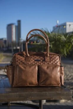 Kidzroom Vision Of Love Luiertas - Bruin - Verschoonmatje - Versteldbare Schouderband 27 Kidzroom Vision Of Love Luiertas - Bruin - Verschoonmatje - Versteldbare Schouderband -Auto Zit Verkoop 800x1200 47