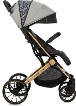 MoMi Wandelwagen - Compacte Lichtgewicht Buggy - Estelle Dakar Met XXL Wielen & Zonnekap - Leopard - Grijs-Goud (geschikt Van 6mnd - 22kg) 26 MoMi Wandelwagen - Compacte Lichtgewicht Buggy - Estelle Dakar Met XXL Wielen & Zonnekap - Leopard - Grijs-Goud (geschikt Van 6mnd - 22kg) -Auto Zit Verkoop 863x1200 2