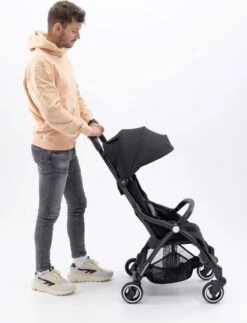 Hamilton By Yoop X1 Plus Buggy – Nieuw, Hoger, Uitgebreider 2023 Model – Premium Stroller Met One Hand Folding Technologie – Grijs – Lichte, Verstelbare En Wendbare Kinderwagen Met Vele Gemakken -Auto Zit Verkoop 917x1200 2