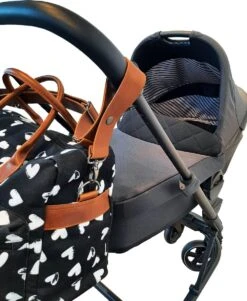 Kidzroom Black And White Luiertas - Zwart - Ophanglussen Kinderwagen - Verschoonmatje - Verstelbare Schouderband -Auto Zit Verkoop 986x1200 2